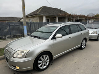 Toyota Avensis foto 3