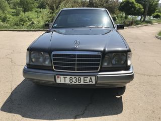 Mercedes Series (W124) foto 2