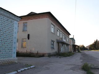 Se vinde fosta casa de deservire din s. Chetrosu foto 2