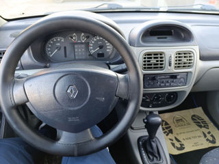 Renault Clio foto 8