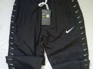 Costum Nike pe lampasuri foto 3