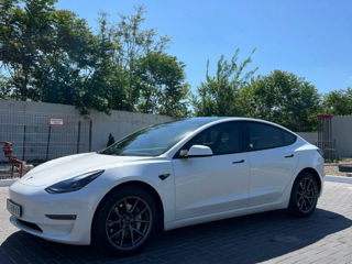 Tesla Model 3 foto 2