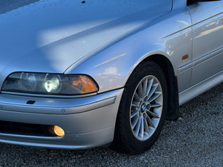 BMW 5 Series foto 4