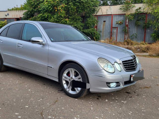 Mercedes E-Class foto 1