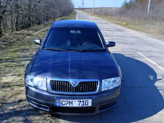 Skoda Superb foto 2