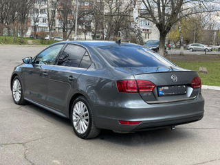 Volkswagen Jetta foto 4