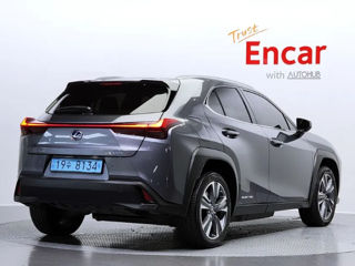 Lexus UX 300e foto 2