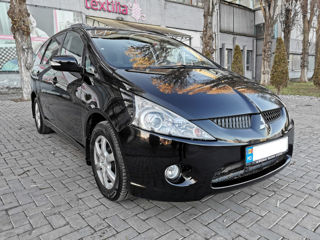 Mitsubishi Grandis foto 2