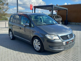 Volkswagen Touran foto 2