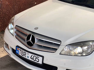 Mercedes C-Class foto 1