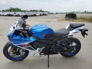 Suzuki GSX-R600 foto 3