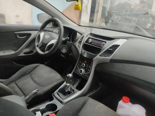 Hyundai Elantra foto 3