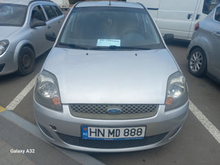 Ford Fiesta foto 1