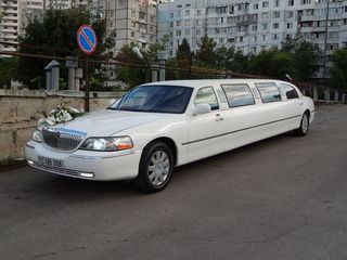 Белоснежный лимузин lincoln town car -элегантный красавец для любых торжеств и мероприятий foto 1