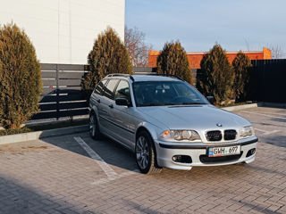 BMW 3 Series Touring foto 2