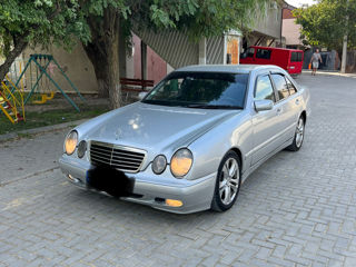 Mercedes E-Class foto 1