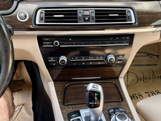 BMW 7 Series foto 10