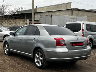 Toyota Avensis foto 4