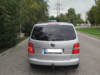 Volkswagen Touran foto 5