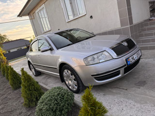 Skoda Superb foto 1