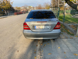 Mercedes C-Class foto 3