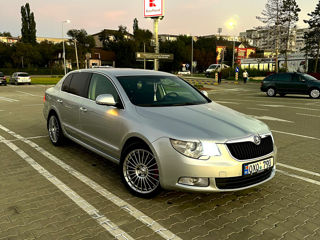 Skoda Superb foto 1