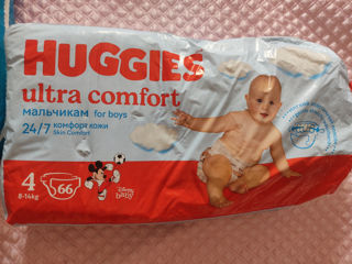 Vind scutice Huggies pentru baietei.