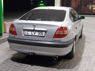 Toyota Avensis foto 4