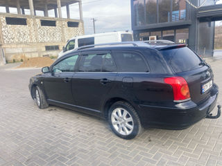 Toyota Avensis foto 4