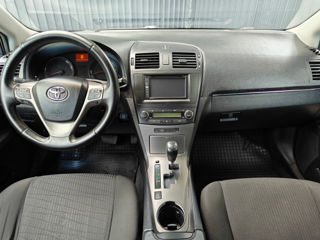 Toyota Avensis фото 7
