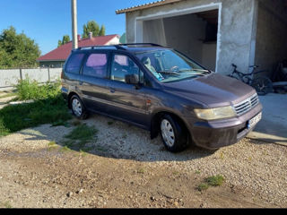 Mitsubishi Space Wagon foto 2