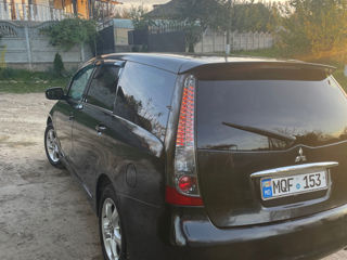 Mitsubishi Grandis foto 4