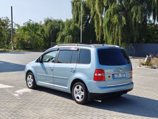 Volkswagen Touran foto 3