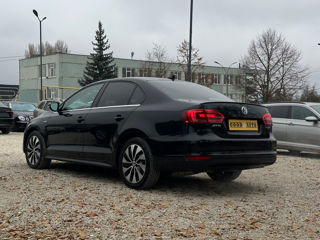 Volkswagen Jetta foto 4