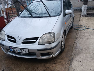 Nissan Almera Tino foto 2