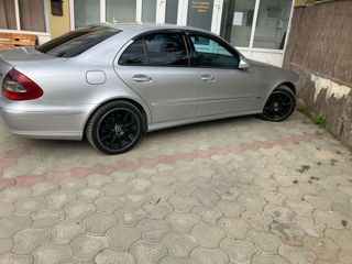 Mercedes E-Class foto 3