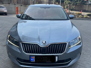 Skoda Superb foto 2