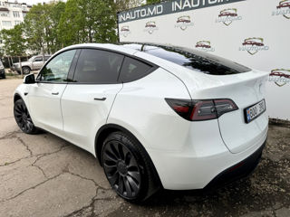 Tesla Model Y foto 3