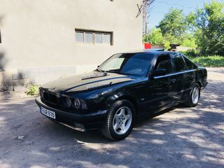 BMW 5 Series foto 1