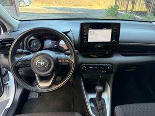 Toyota Yaris фото 14