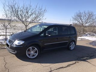 Volkswagen Touran foto 2