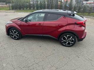 Toyota C-HR foto 2