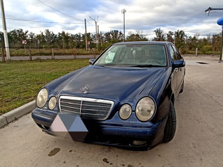 Mercedes E-Class foto 1