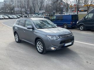 Mitsubishi Outlander foto 1