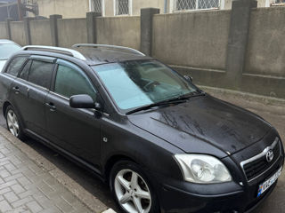 Toyota Avensis foto 2