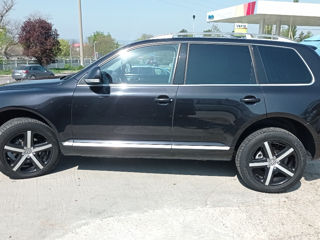 Volkswagen Touareg foto 1