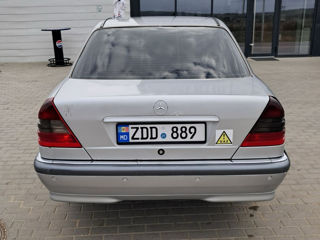 Mercedes C-Class foto 4