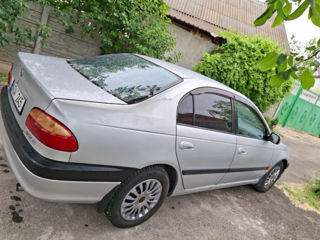 Toyota Avensis foto 3