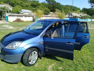 Ford Fiesta 5D foto 4