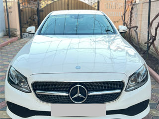 Mercedes E-Class foto 2